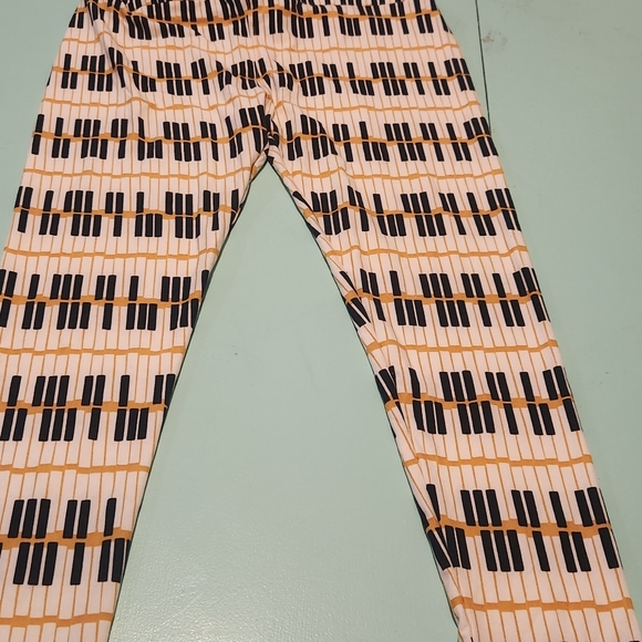 Lot of LuLaRoe Tall & Curvy Leggings - Picture 4 of 8